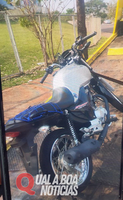 Jovem empina moto na frente da Guarda Municipal em Toledo e acaba com veículo apreendido