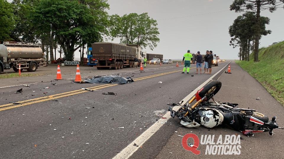 Motociclista morre em batida com carreta na BR-277, em Céu Azul