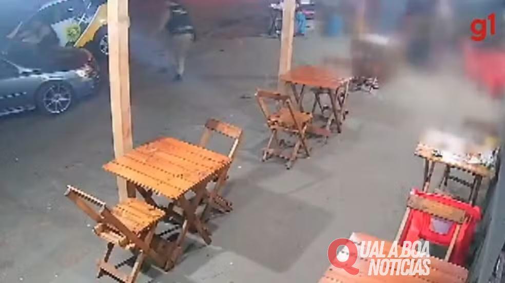 No Paraná: Homem bate em viatura e tenta atropelar policiais após ser abordado por violência doméstica
