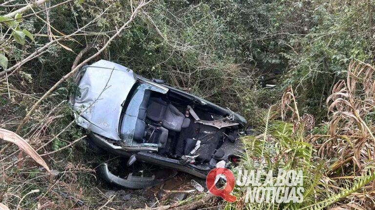 Tragédia: Carro sai da pista na PR-418 e cai em ribanceira