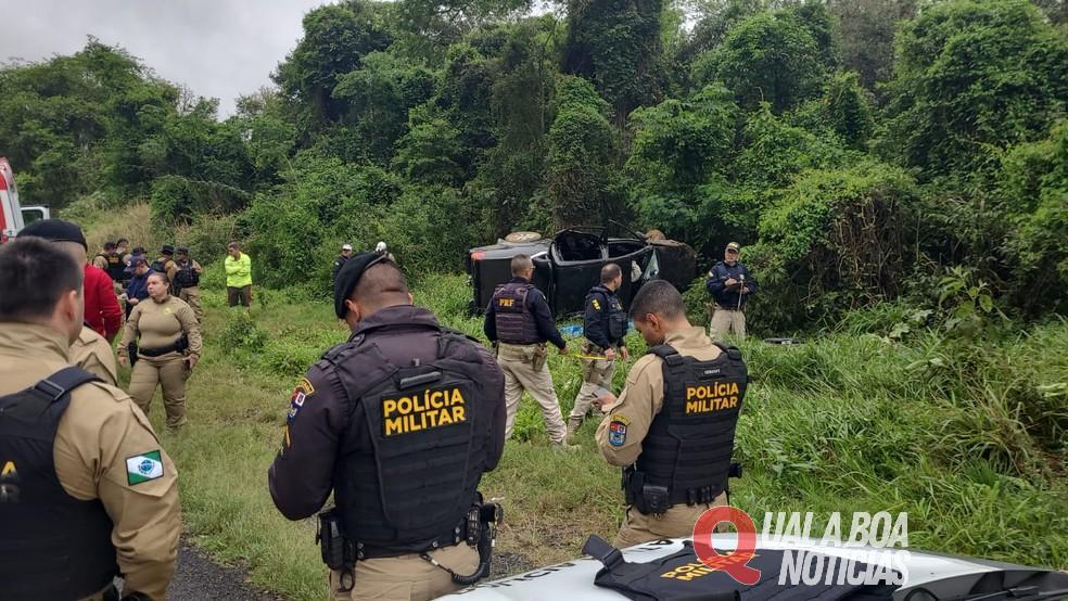Dois policiais morrem e três ficam feridos na BR-376 em capotamento