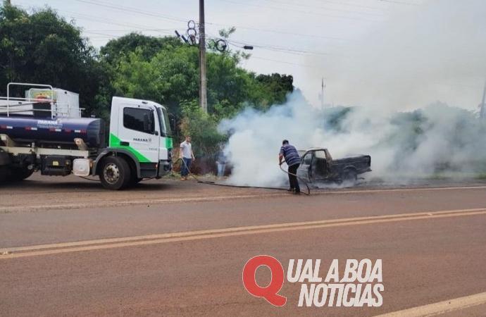 Ford Pampa é destruída por incêndio na PR-495 em Missal