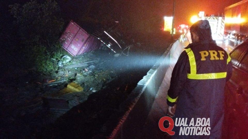 Grave acidente é registrado na BR-376 na noite deste domingo, no Paraná