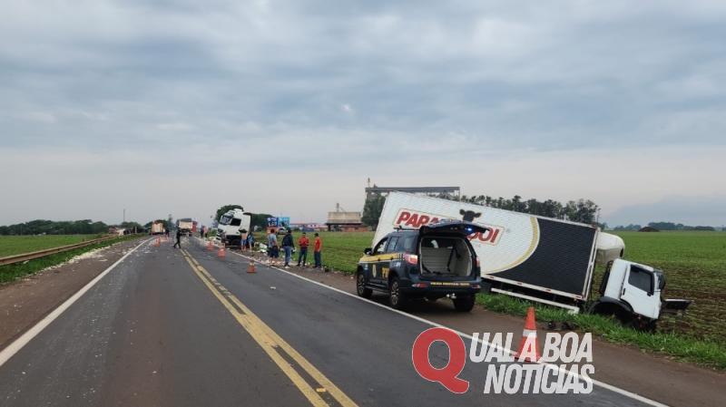 Motorista fica preso às ferragens em grave acidente com três caminhões, entre Guaíra e Mercedes
