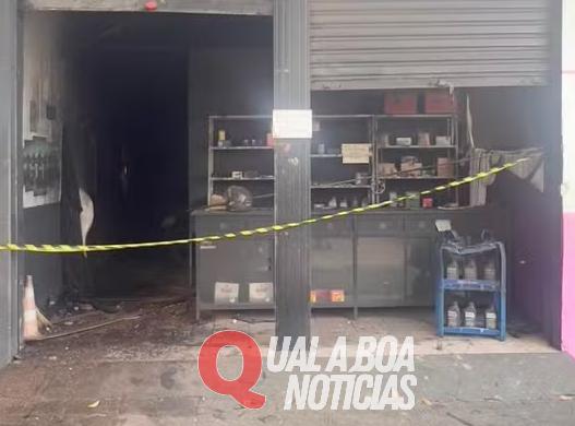 Mulher é presa em flagrante após atear fogo na oficina do ex-companheiro no Paraná, segundo polícia