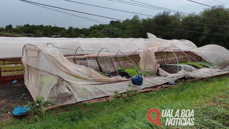 Temporal em Santa Helena deixa diversos estragos