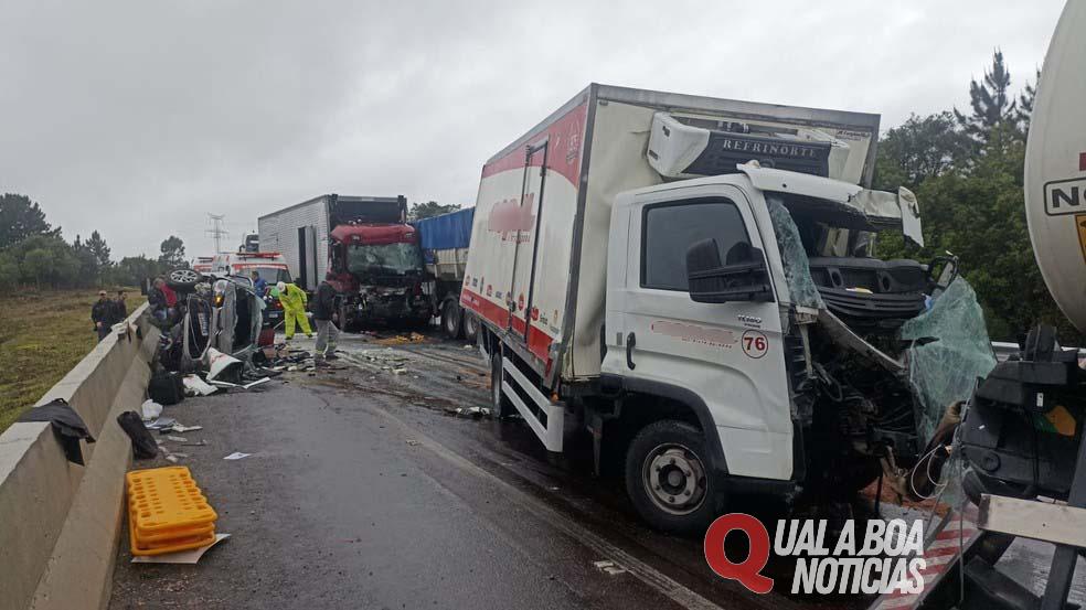 Urgente: 17 veículos se envolvem em grave acidente na BR-277; Já há confirmação de uma pessoa morta e várias feridas