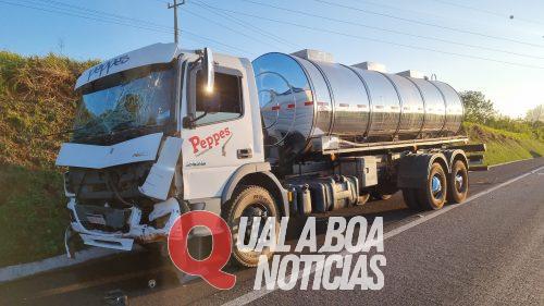 Urgente: Colisão entre caminhões nesta manhã, deixa condutor ferido na BR-277 em Cascavel