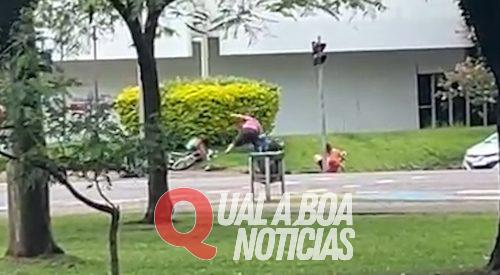 Vídeo mostra idoso esfaqueando dois homens durante discussão no Centro