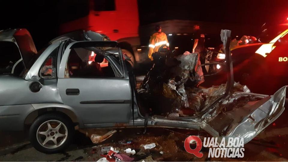Batida frontal na BR-153 deixa dois mortos