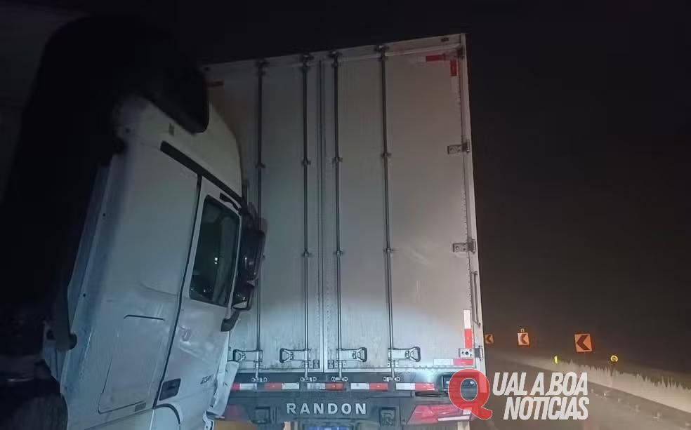 Caminhoneiro morre esmagado em acidente no interior do Paraná