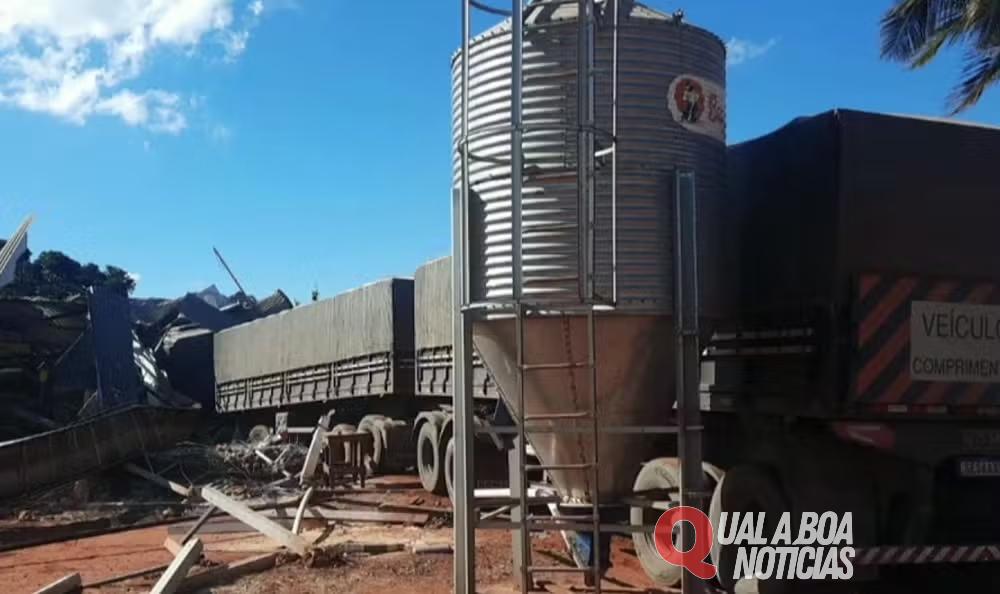 Carro bate em caminhão que sai de pista e invade granja no Paraná; cinco pessoas ficaram feridas