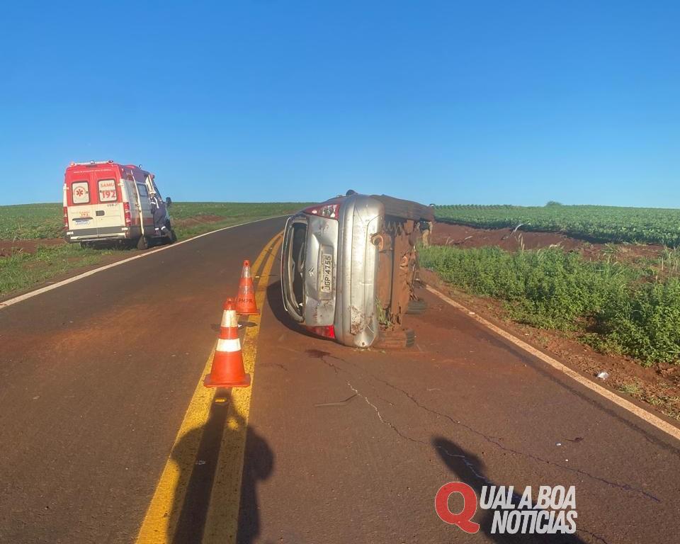 Citroën capota e para de lado na PR-581 em Assis Chateaubriand