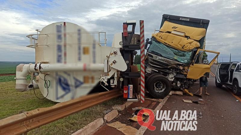 Dois caminhões batem na PR 317 em Toledo, motorista de um dos envolvidos conta como foi o acidente