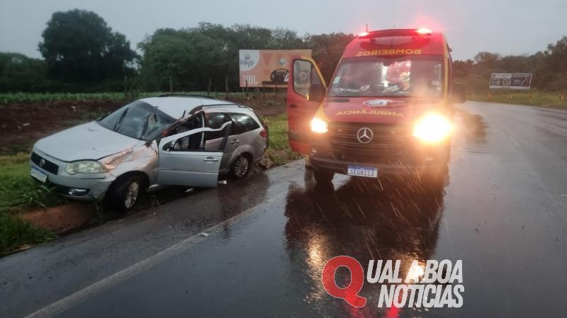 Durante forte chuva veículo tomba as margens da rodovia em Marechal Rondon