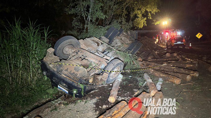Caminhoneiro morre após acidente na BR-158 no Paraná
