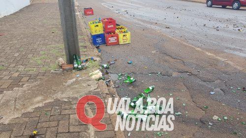 Cancela o Ano Novo: Caixas de cerveja caem de caminhão em Cascavel