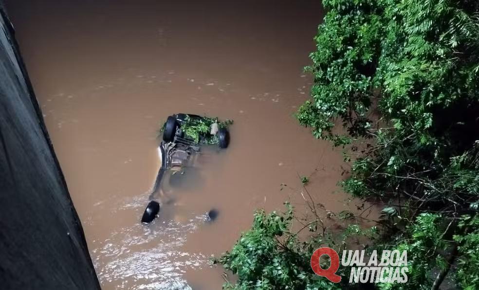 Homem é encontrado morto dentro de carro submerso em rio, no Paraná