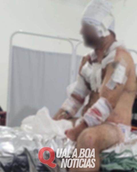 Homem é esfaqueado por mulher, socorrido e atacado novamente dentro do hospital