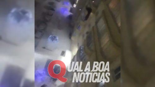 Imagens Fortes: adolescente joga namorada de prédio e tira a própria vida em seguida