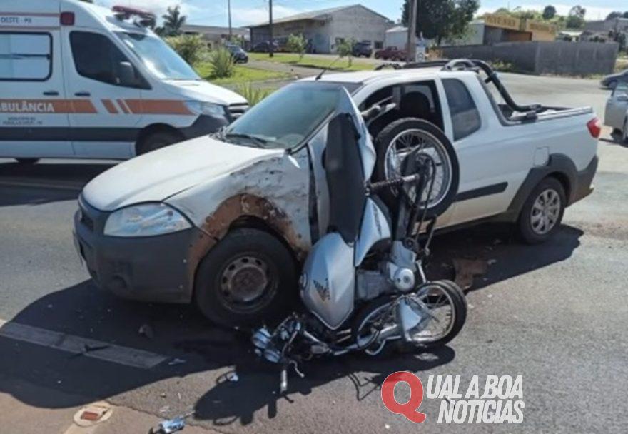 Moto 'fica de ponta cabeça' na BR-163 após colisão com Strada