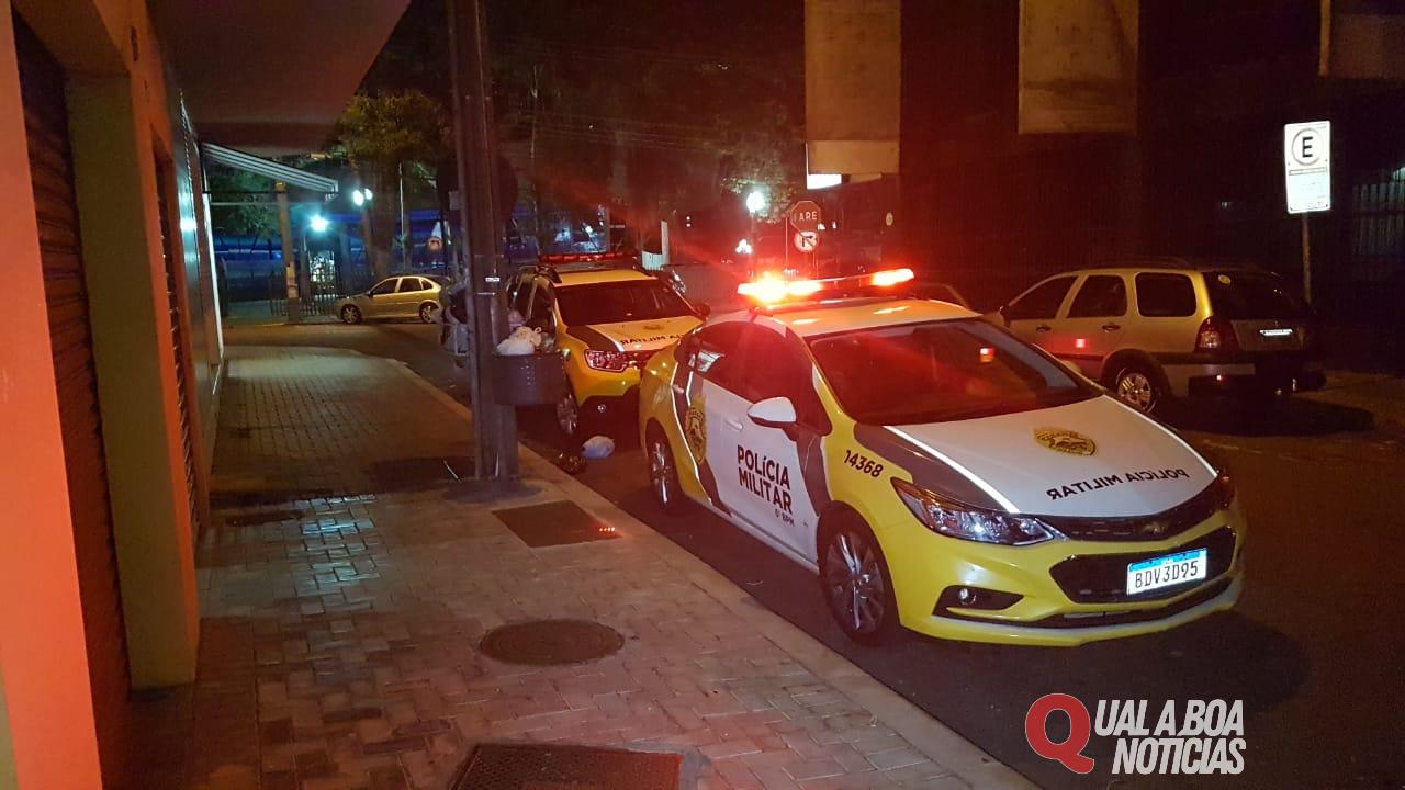 Padrasto coloca menina de 9 anos para fora de casa em Toledo; Mãe não faz nada