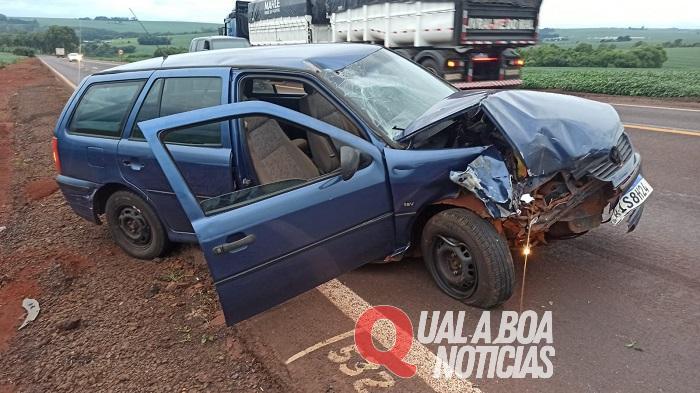Parati bate em caminhão parado na PR-317 em Toledo