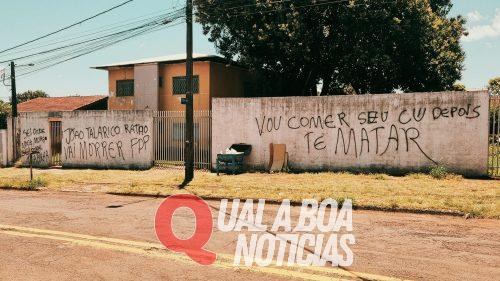 “Talarico, vou comer teu c* depois te matar”: Pixações ameaçadoras tomam muros de Cascavel