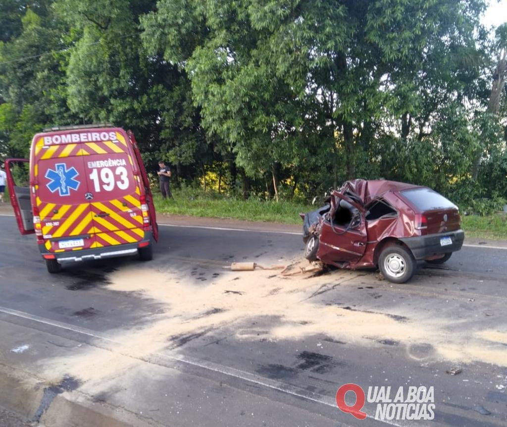 Três pessoas morrem após colisão entre carro e caminhão