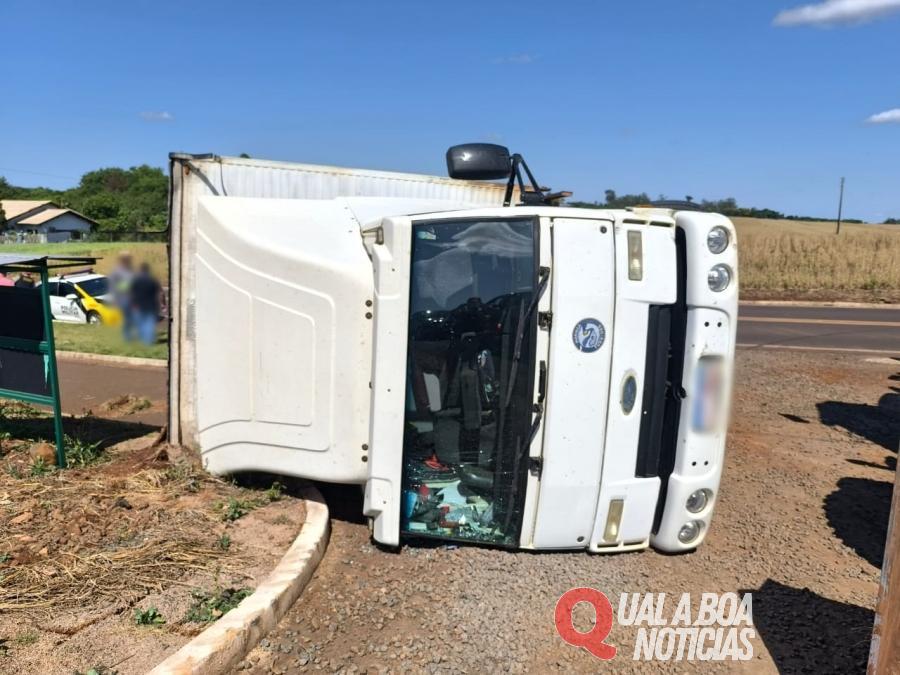 Acidente entre caminhões deixa feridos na PR-495, em Pato Bragado