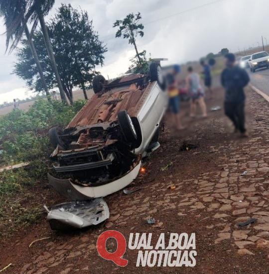 Acidente na PR-495 entre carro e caminhão é registrado, em Pato Bragado