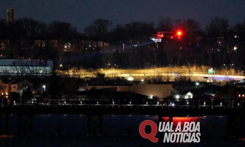 Avião com 64 pessoas bate em helicóptero e cai em Washington, nos EUA