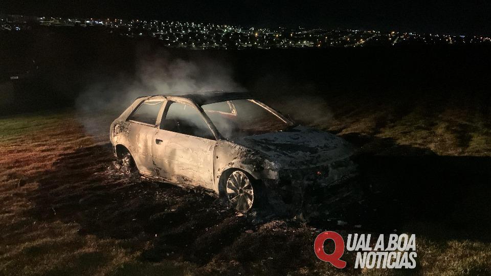 Carro é encontrado destruído por fogo na área rural de Cascavel