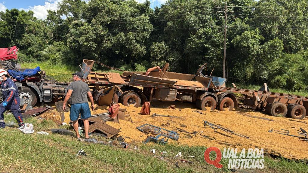 Na Região: Colisão na BR 277 deixa vários feridos; Carreta tomba com o impacto!