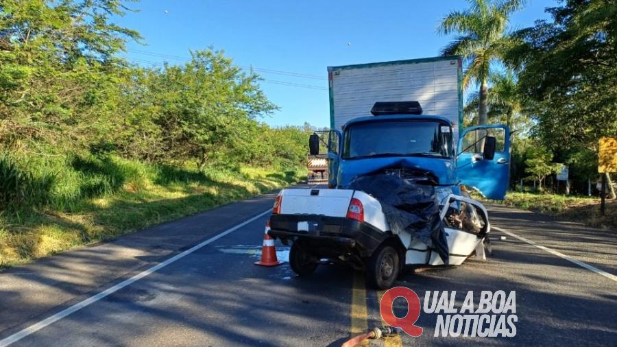 No Paraná: Homem fica preso em meio as ferragens e morre em grave acidente com caminhão