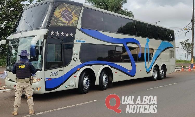 PRF retém ônibus fretado com mais de 50 passageiros argentinos na BR-277 próximo à tríplice fronteira