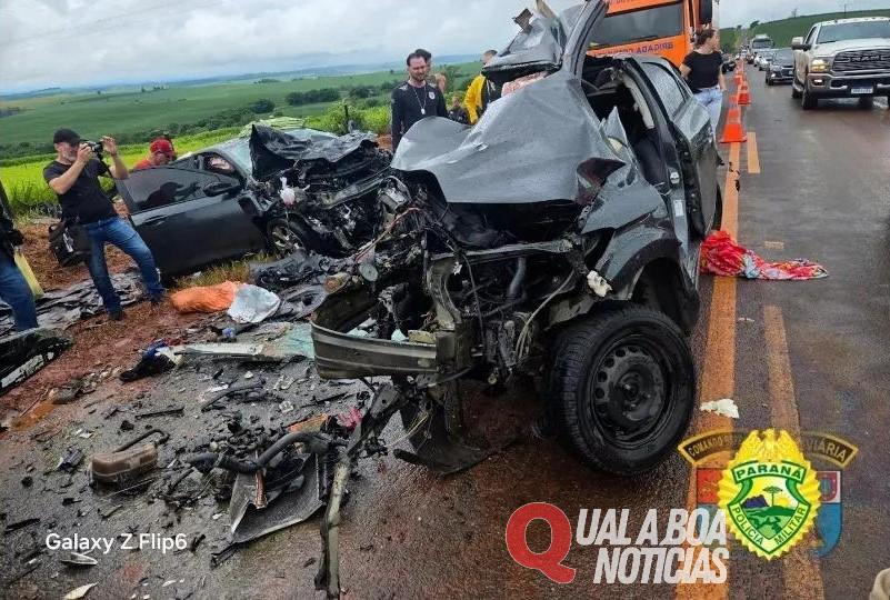 Quatro pessoas morrem em batida frontal entre carros na PR-455, no Paraná