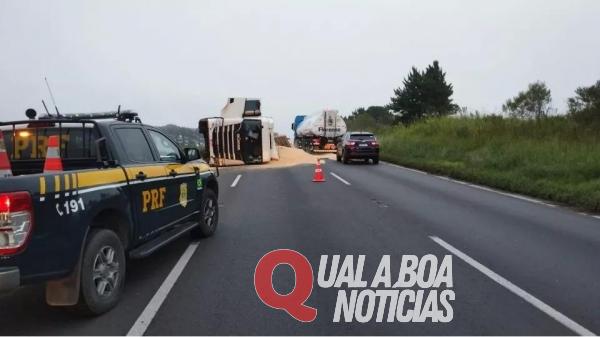 Caminhão tomba na BR-376, no Paraná