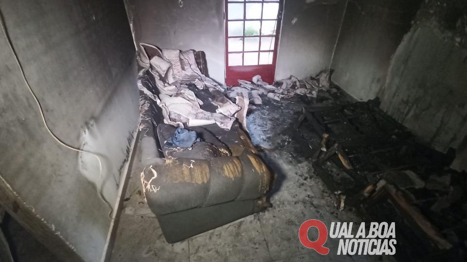 Moradora de Toledo pede ajuda para reconstrução, após perder tudo em incêndio