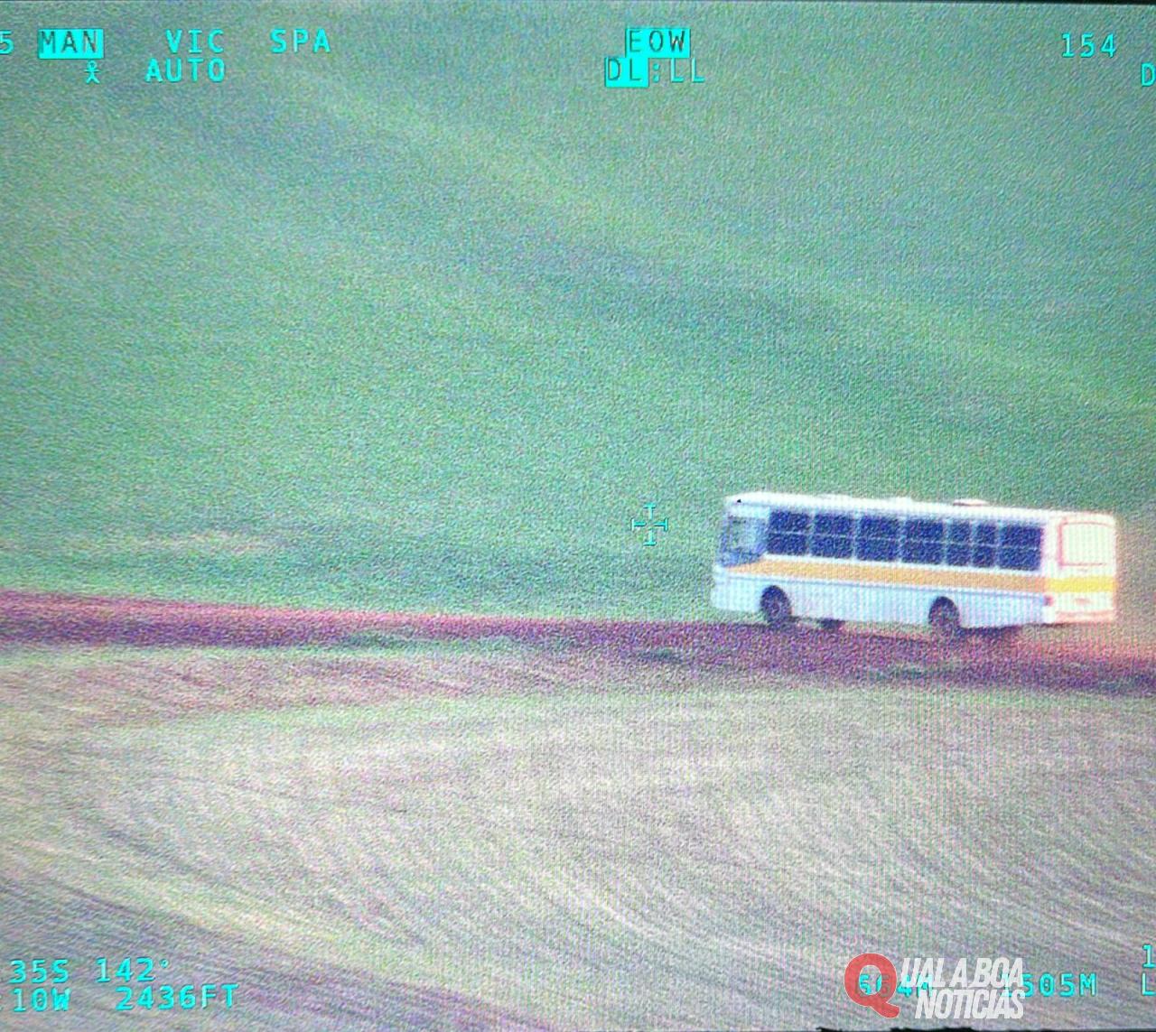 Motorista pula de ônibus em movimento para da fuga da PM em perseguição aérea, em Toledo