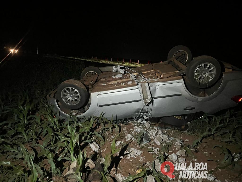 Na Região: Carro capota ao bater em poste na PR-182 condutora fica gravemente ferida
