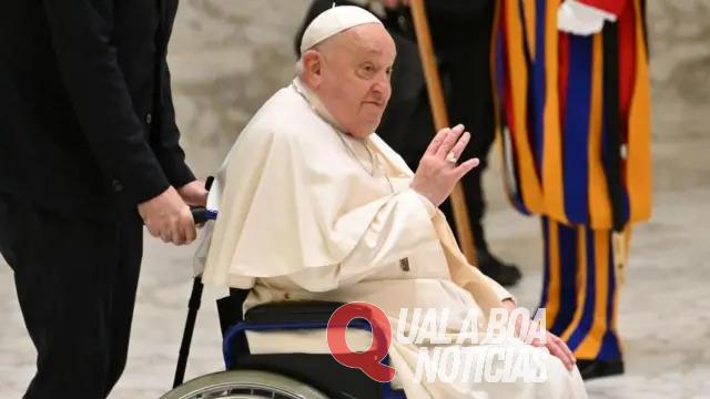 Papa Francisco tem pneumonia bilateral, diz Vaticano