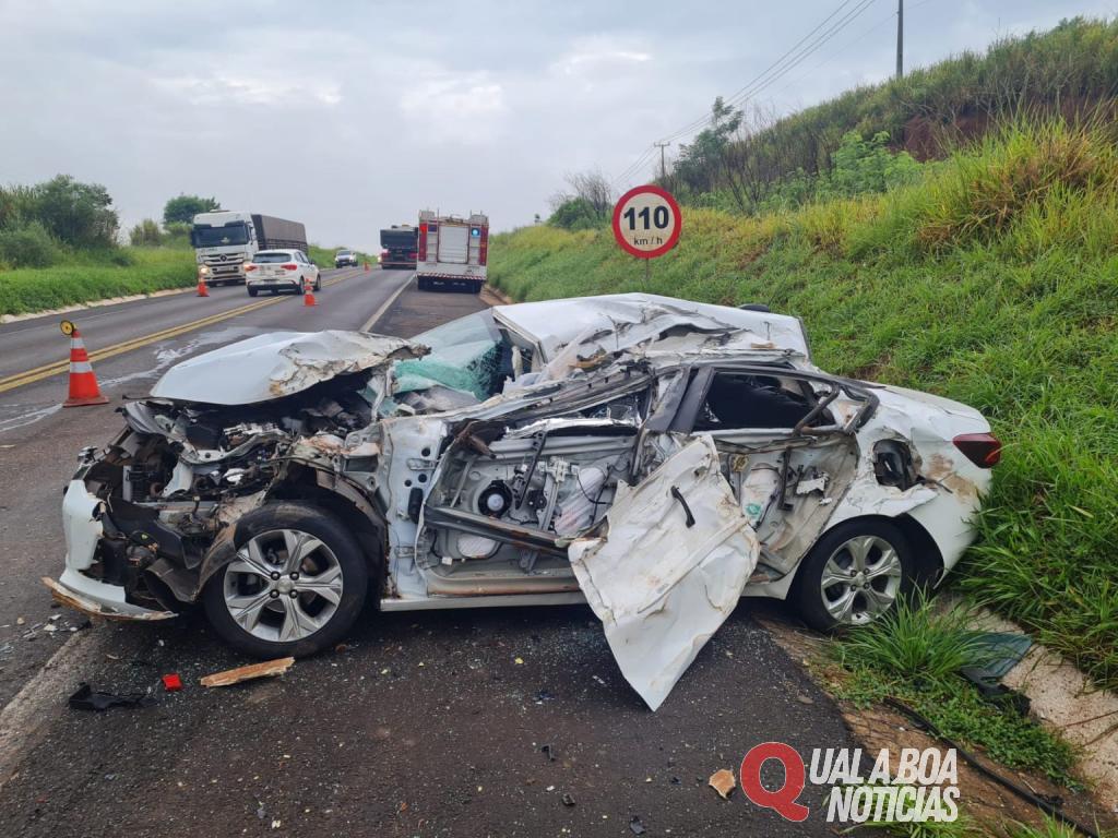 Acidente entre carro e ônibus com trabalhadores na BR-376, faz vítima fatal