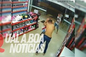 Homem é atacado por quatro pessoas e esfaqueado; veja o vídeo