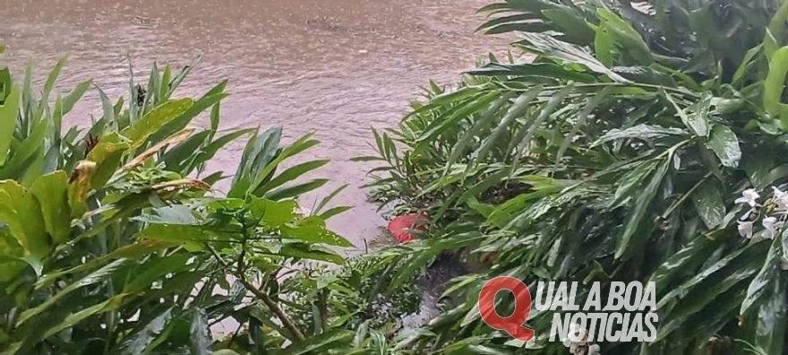 Mães se deparam com corpo em encosta de rio ao deslocarem à escola para buscar filhos, no Paraná