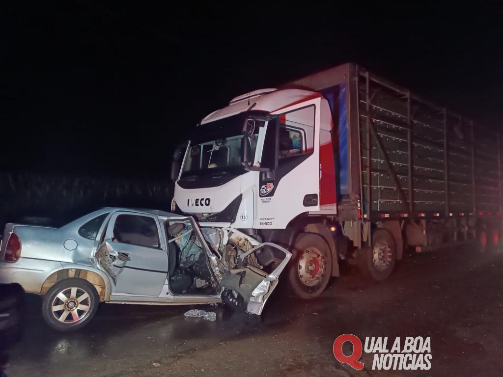 Colisão frontal entre caminhão e carro deixa motorista morto entre Pato Bragado e Marechal Rondon