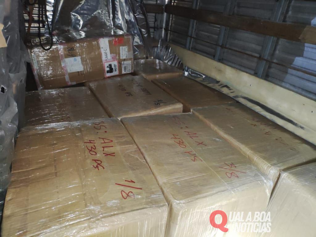 Caminhão com placas de Nova Santa Rosa é apreendido com contrabando e motorista é preso