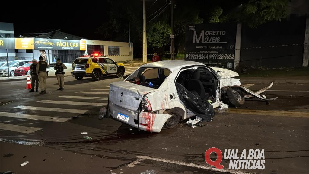 Capotamento após colisão com muro deixa mulher morta e quatro feridos em Cascavel