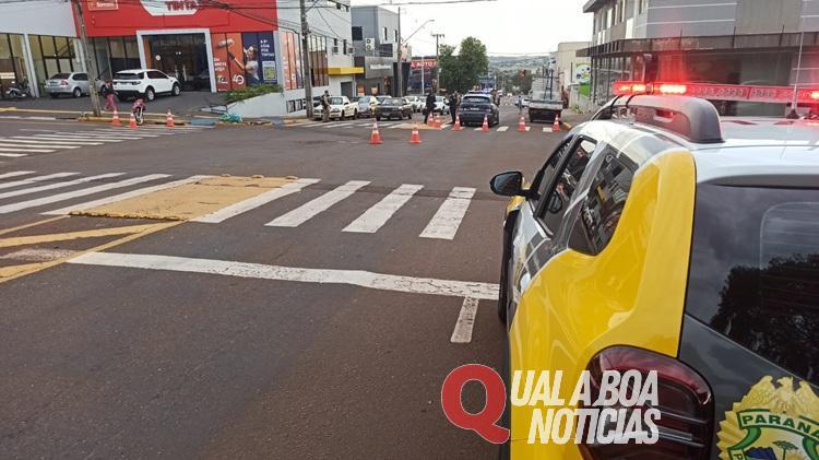 Colisão entre moto e viatura da Guarda Municipal deixa jovem ferido no centro de Toledo