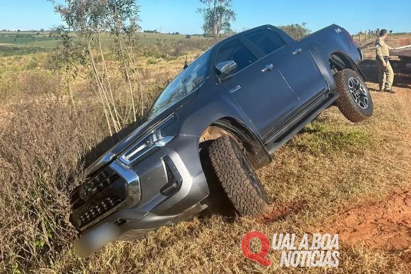 Hilux furtada em Maringá é recuperada abandonada em vila rural de Iporã